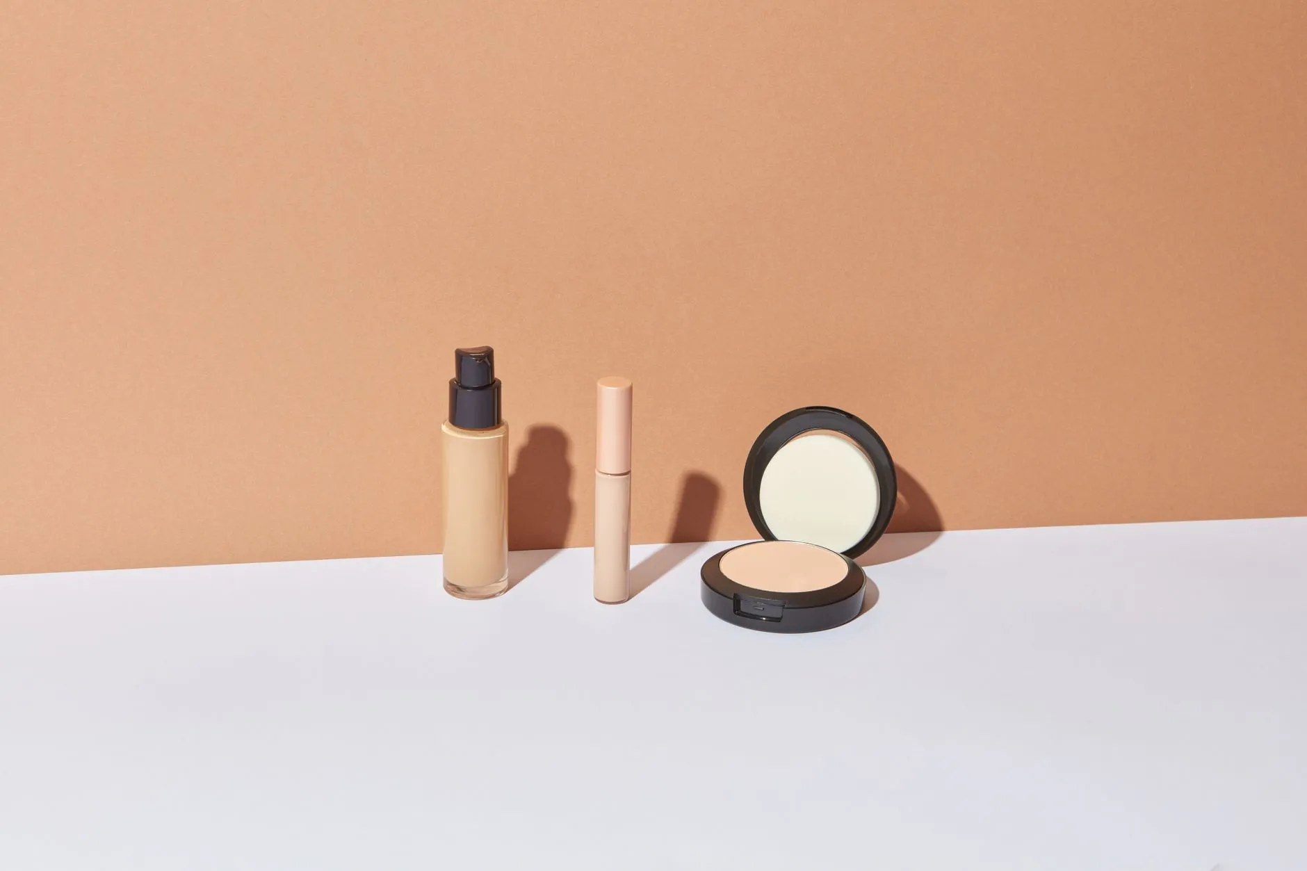 汽车电瓶选型与更换周期解析：重庆汽修厂如何为车主匹配正品配件